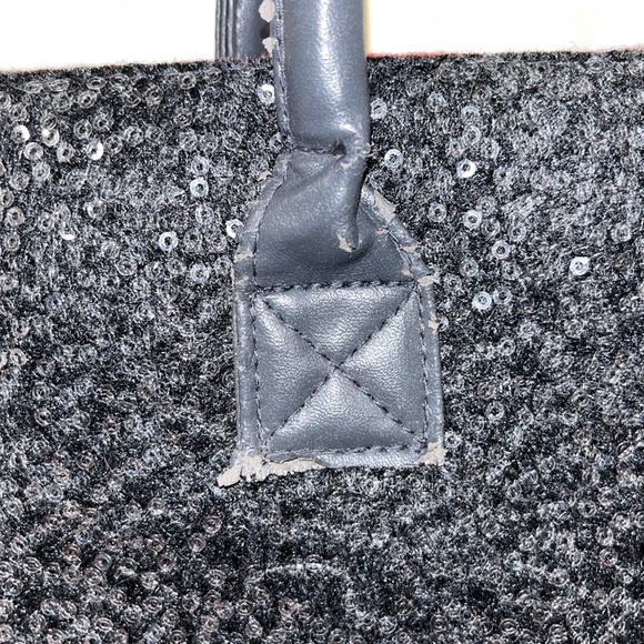 New with details Chico’s Sequin handbag Tote, Gray with Red Interior - Picture 11 of 13